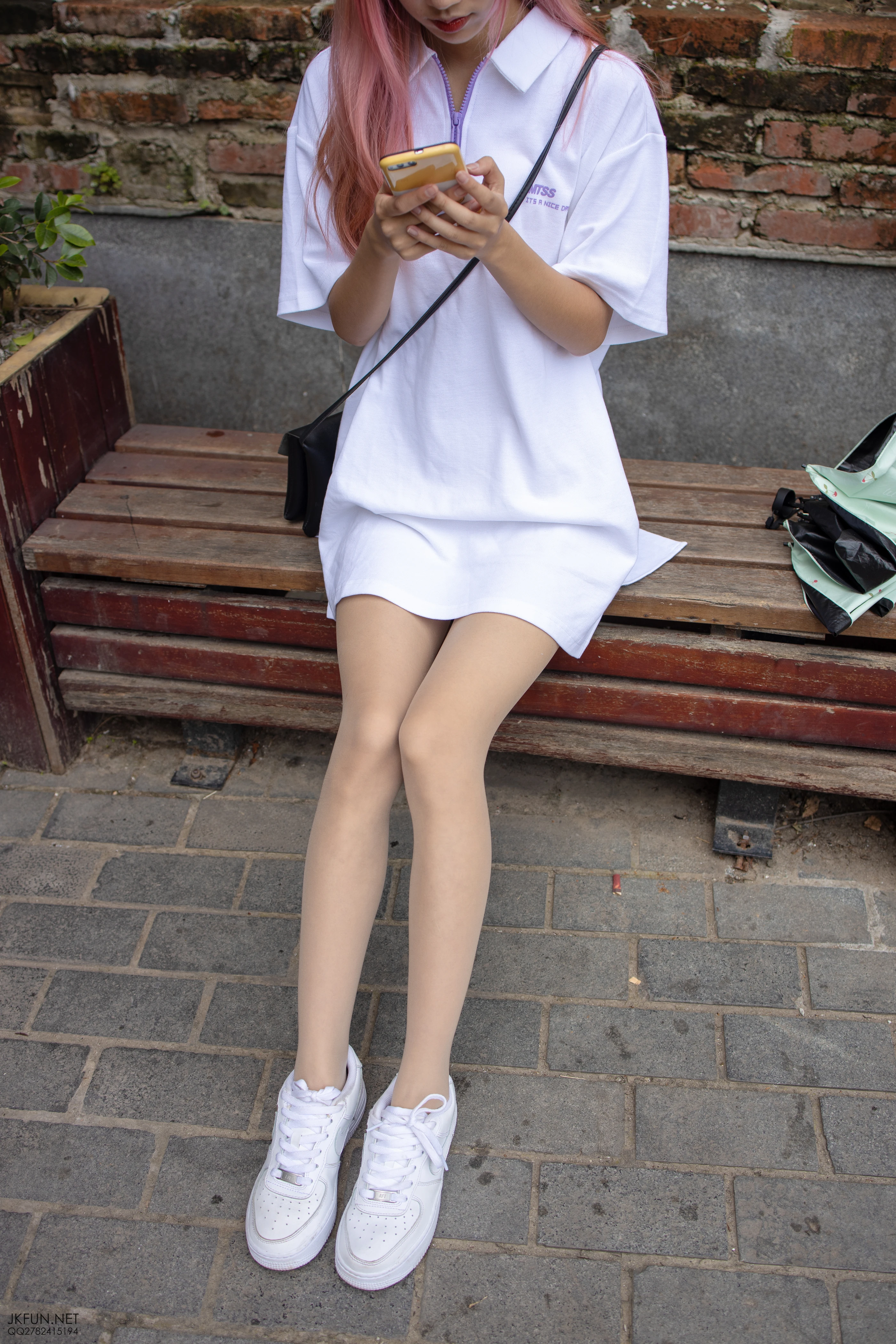 森萝财团 [JKFUN-012] 10D肉丝运动鞋桌下 [102P 1V]插图9